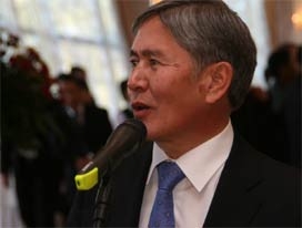 Atambayev, Anıtkabir'i ziyaret etti