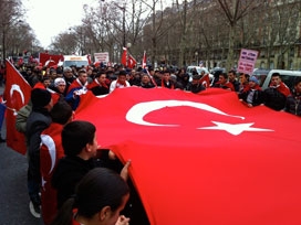 Avrupalı Türkler akın akın Fransa'da