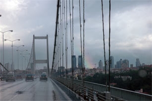 Boğaziçi Köprüsü'nde intihar girişimi