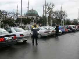 CHP'den 'caddeler otopark oldu' isyanı