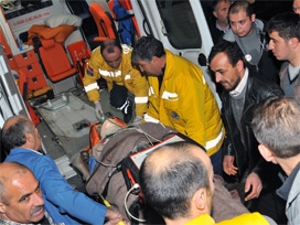 İşçi taşıyan iki araç çarpıştı: 1 ölü