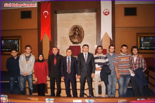 İstanbul Üniversitesi öğrencilerinden Fatih Belediyesi Meclisine ziyaret