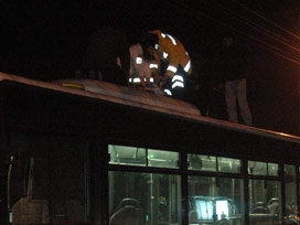 Otomobil çarptı otobüs üstünde öldü!