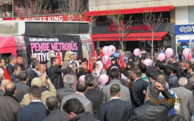 Pembe Metrobüs İmza Kampanyası