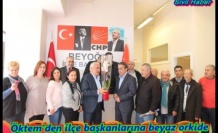 Öktem'den ilçe başkanlarına beyaz orkide