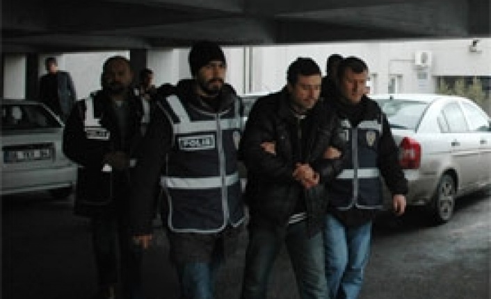 Eski kocasını dostuna öldürttü!