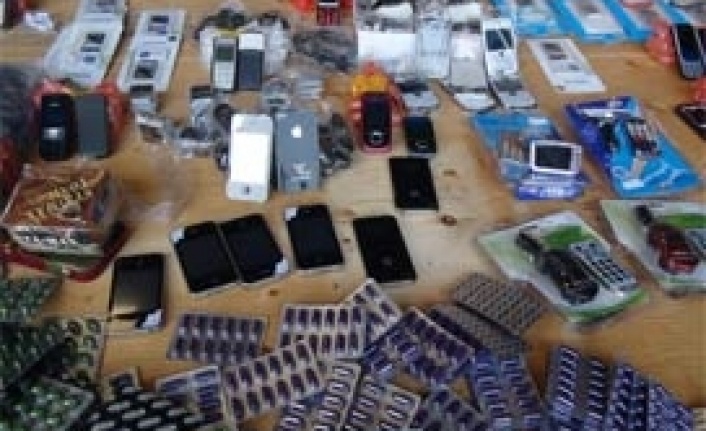 Gümrükte kaçak eşya ve ilaç operasyonu