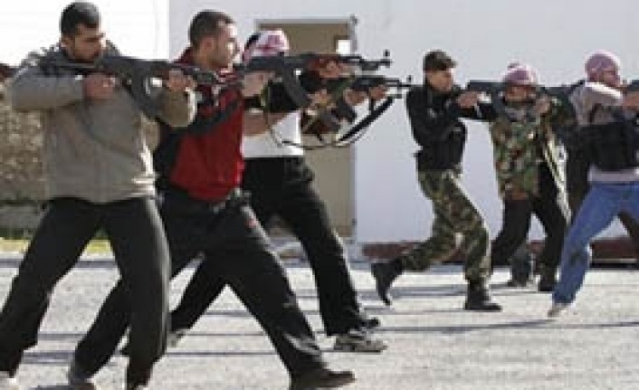Katar muhaliflere silah yardımından yana