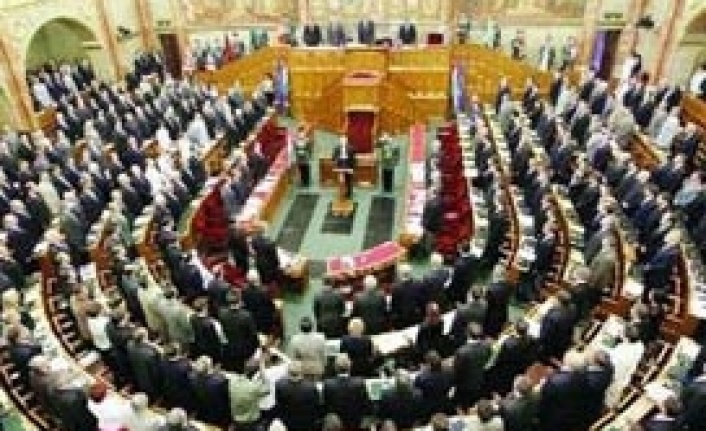 Macaristanda ekonomik panik başladı